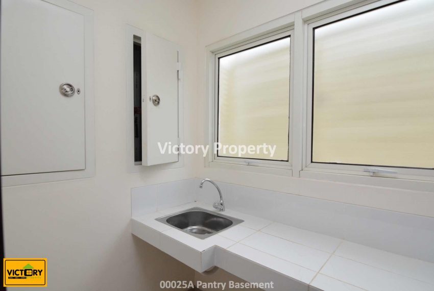 00025A Pantry Basement