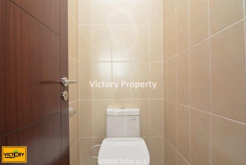 01020C Toilet Lt. 1