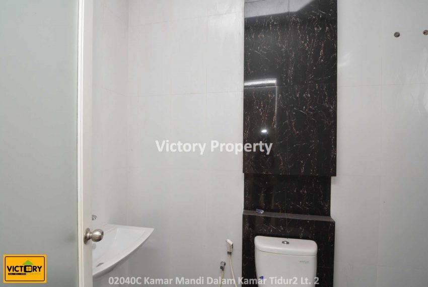 02040C Kamar Mandi Dalam Kamar Tidur2 Lt. 2