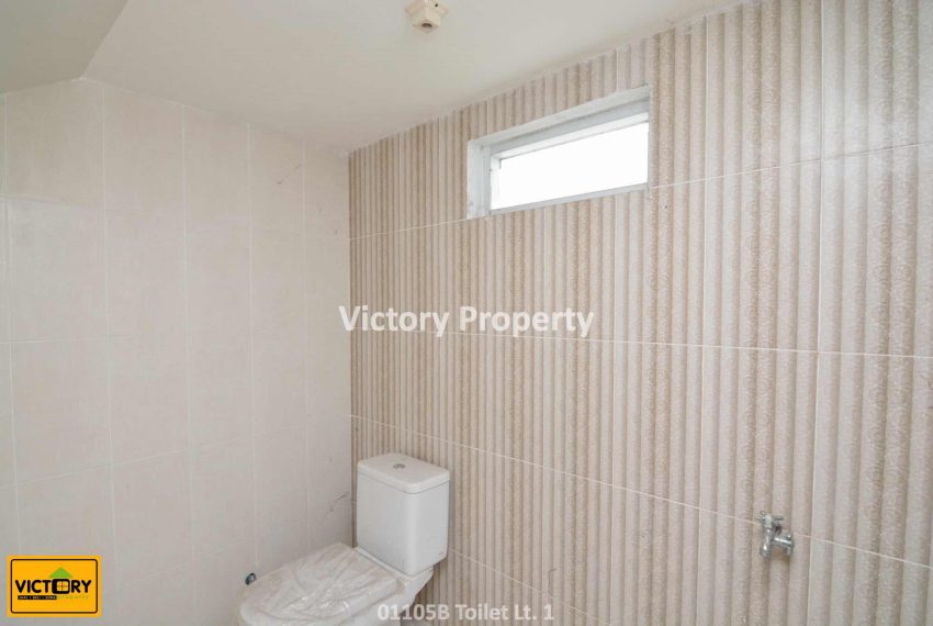 01105B Toilet Lt. 1