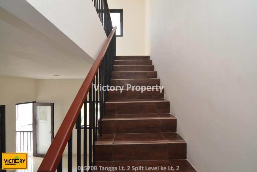 01570B Tangga Lt. 2 Split Level ke Lt. 2