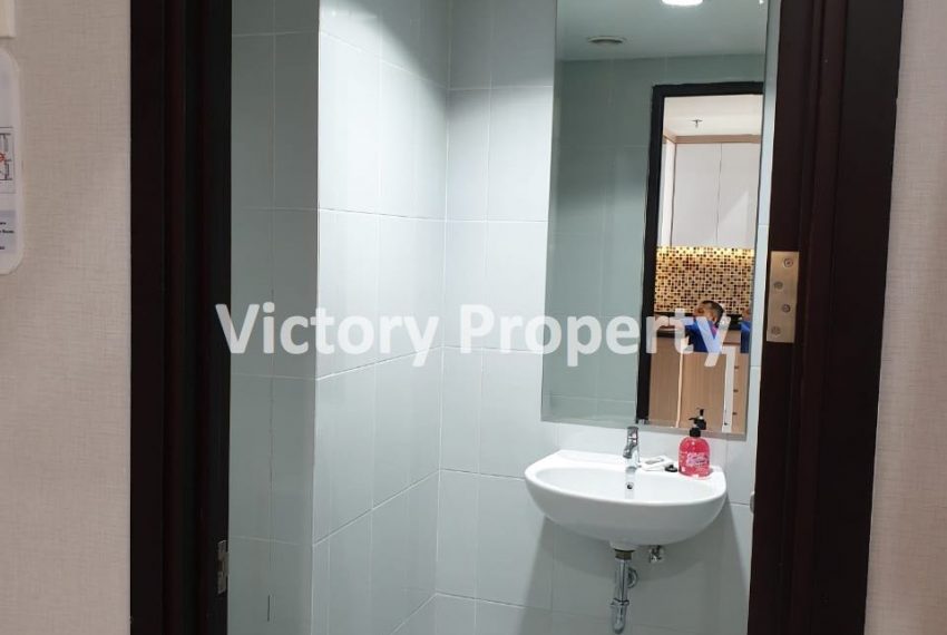 01105A Toilet Lt. 1