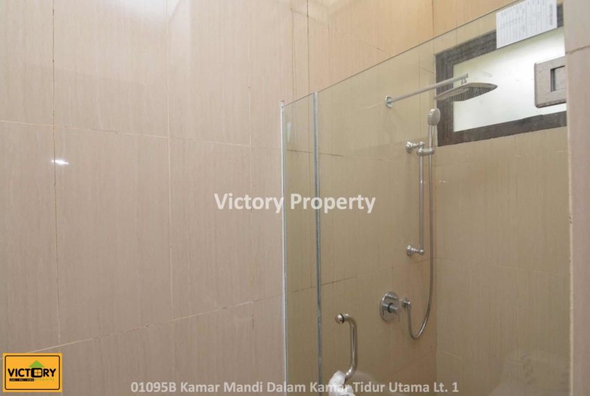 01095B Kamar Mandi Dalam Kamar Tidur Utama Lt. 1