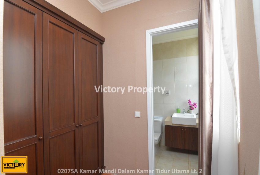 02075A Kamar Mandi Dalam Kamar Tidur Utama Lt. 2