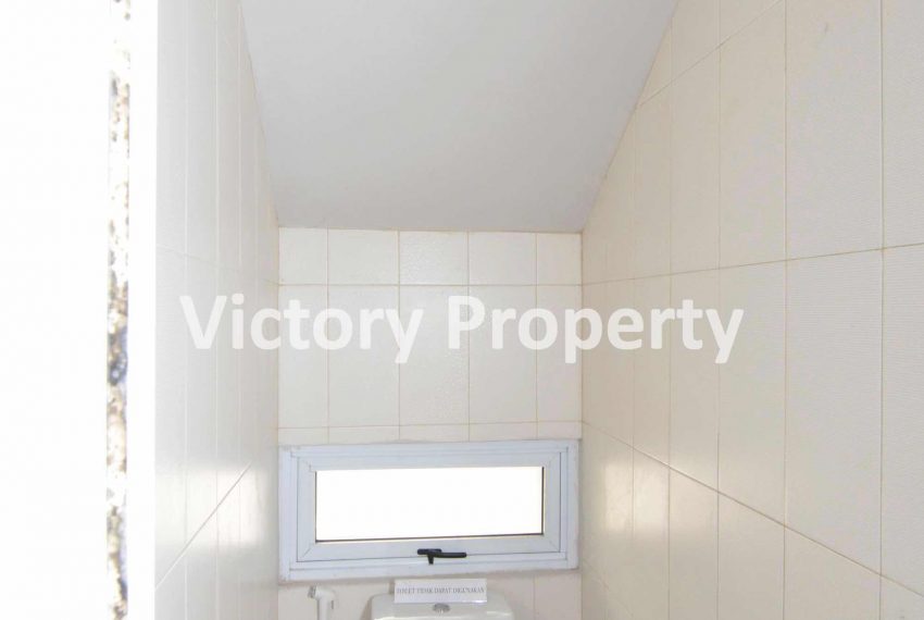 01105A Toilet Lt. 1
