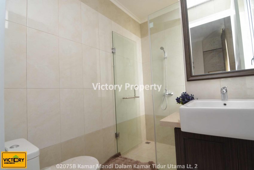 02075B Kamar Mandi Dalam Kamar Tidur Utama Lt. 2